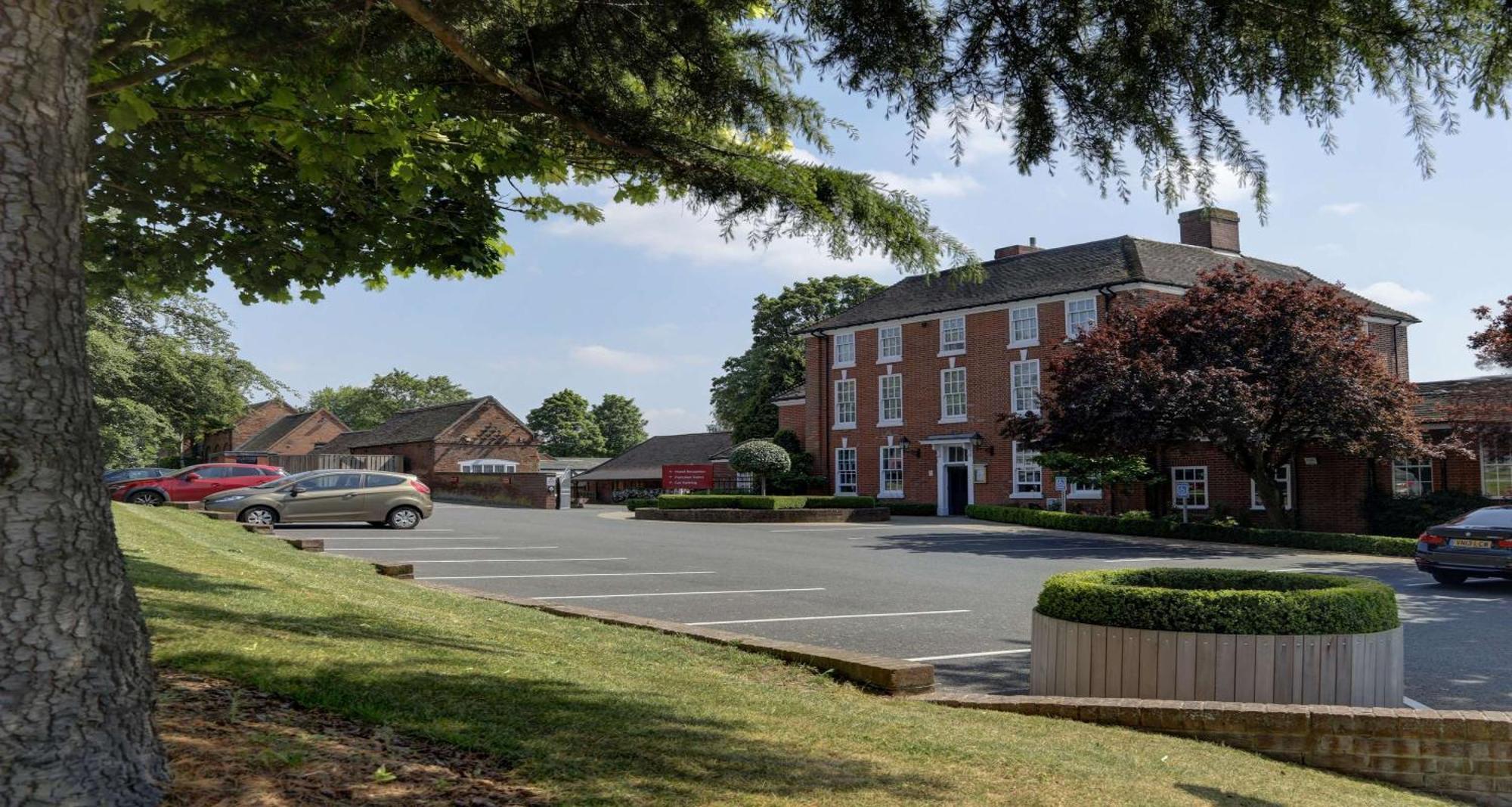 Windmill Village Hotel, Golf Club & Spa, BW Signature Collection Coventry Exterior photo